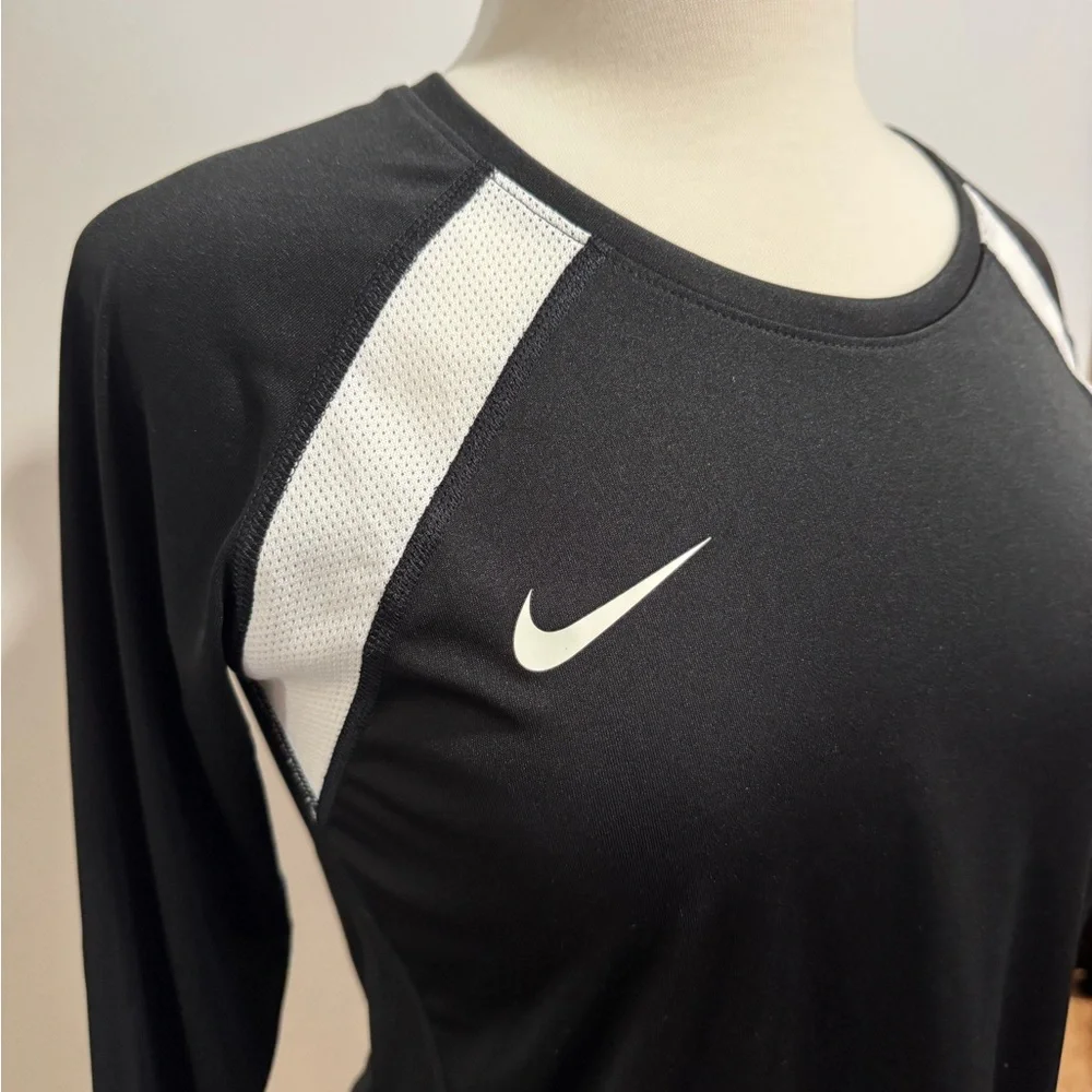 Nike Women's Black Long Sleeve Top Size M - Picture 4 of 6